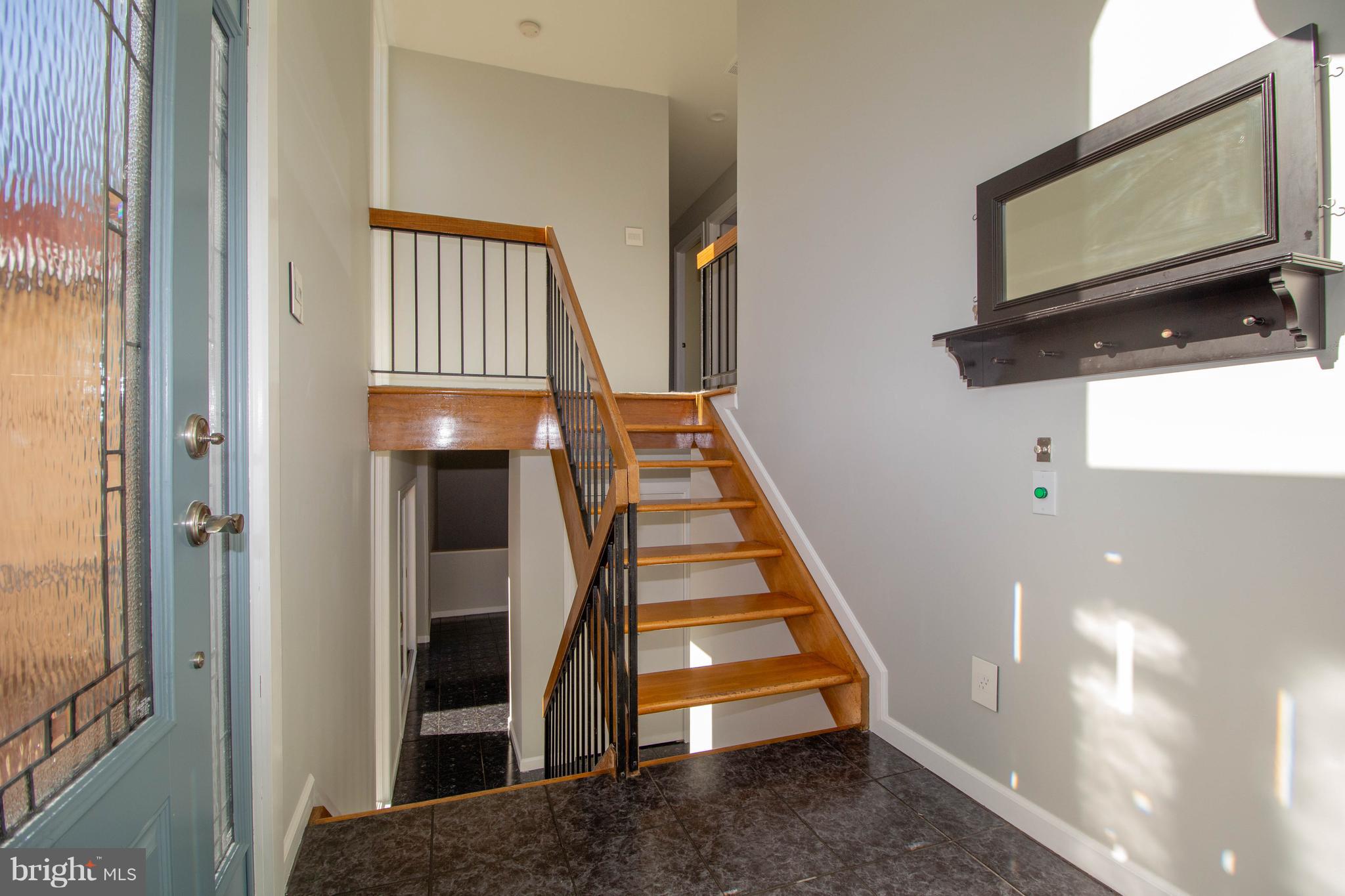11660 Mediterranean Court Reston, VA 20190 - Photo 3 of 12 Spacious entryway