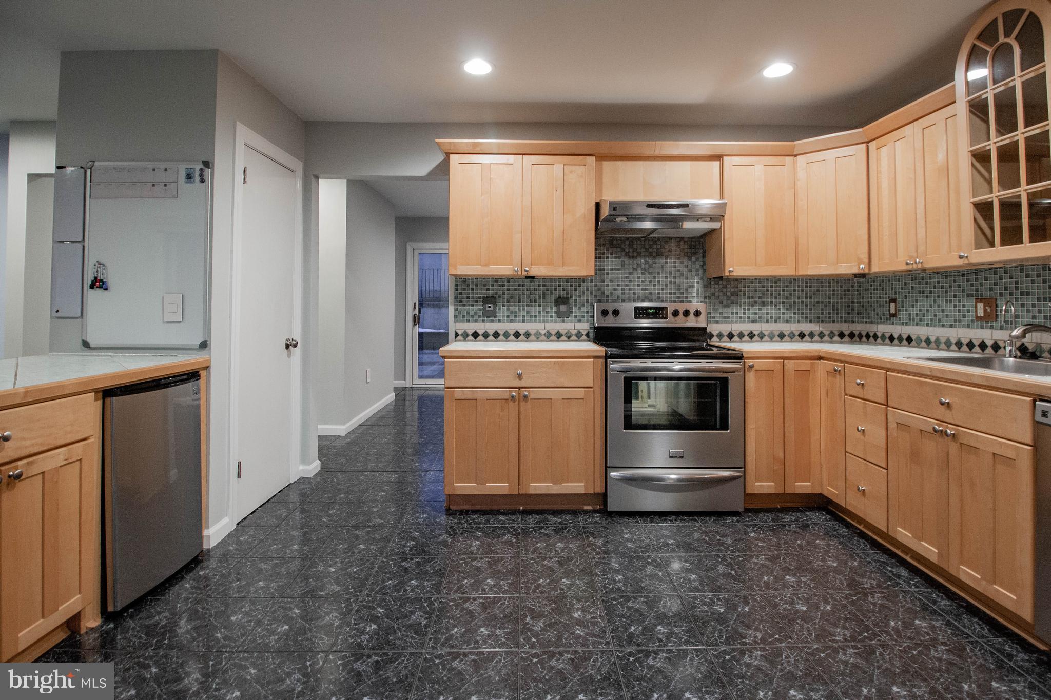 11660 Mediterranean Court Reston, VA 20190 - Photo 8 of 12 Recessed lighting throughout entire home