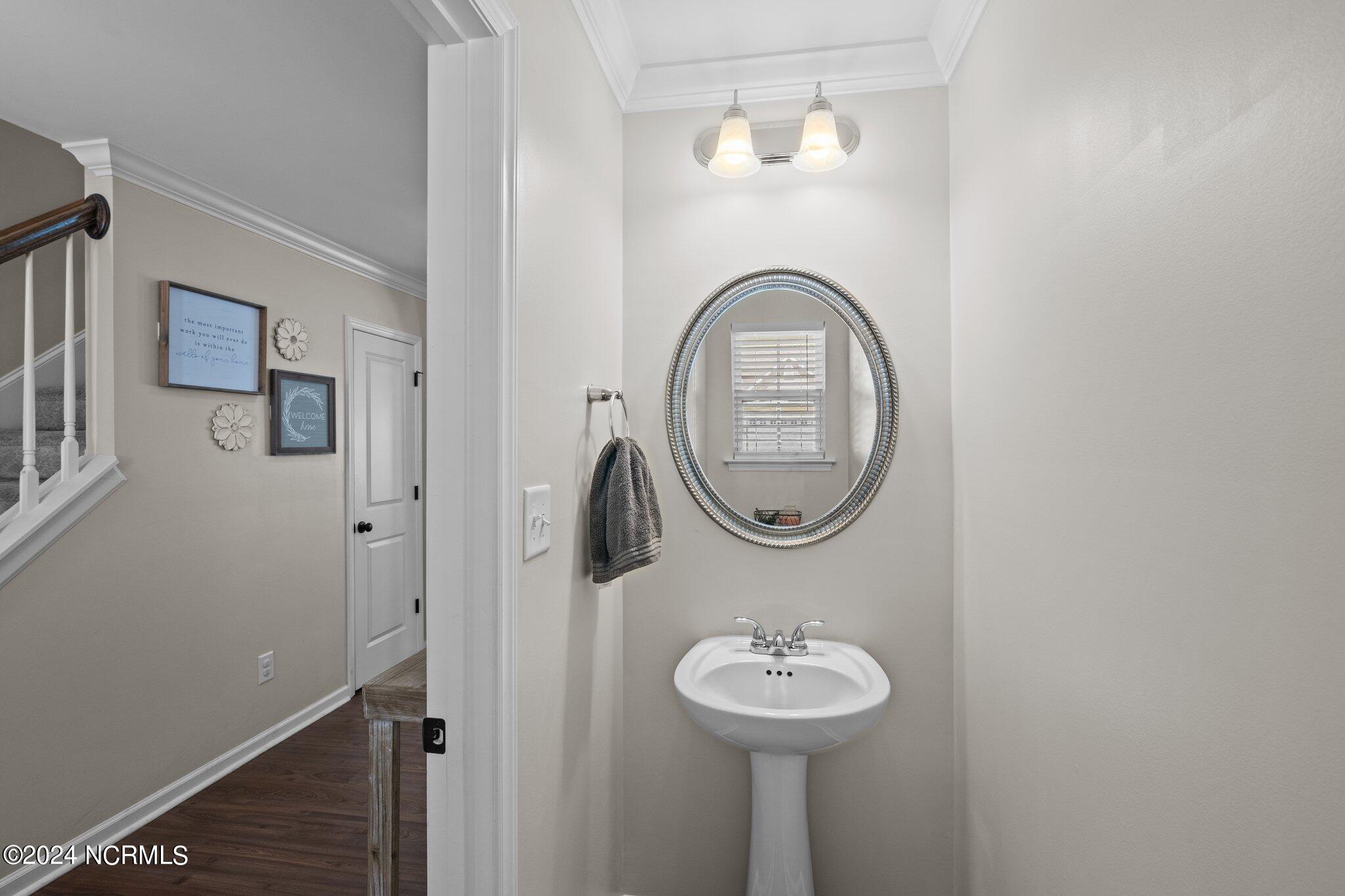 303 Station House Road New Bern, NC 28562 - Photo 12 of 39 Downstairs half bathroom