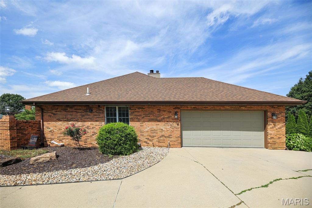222 Hickory Ridge Belleville, IL 62223 - Photo 2 of 78