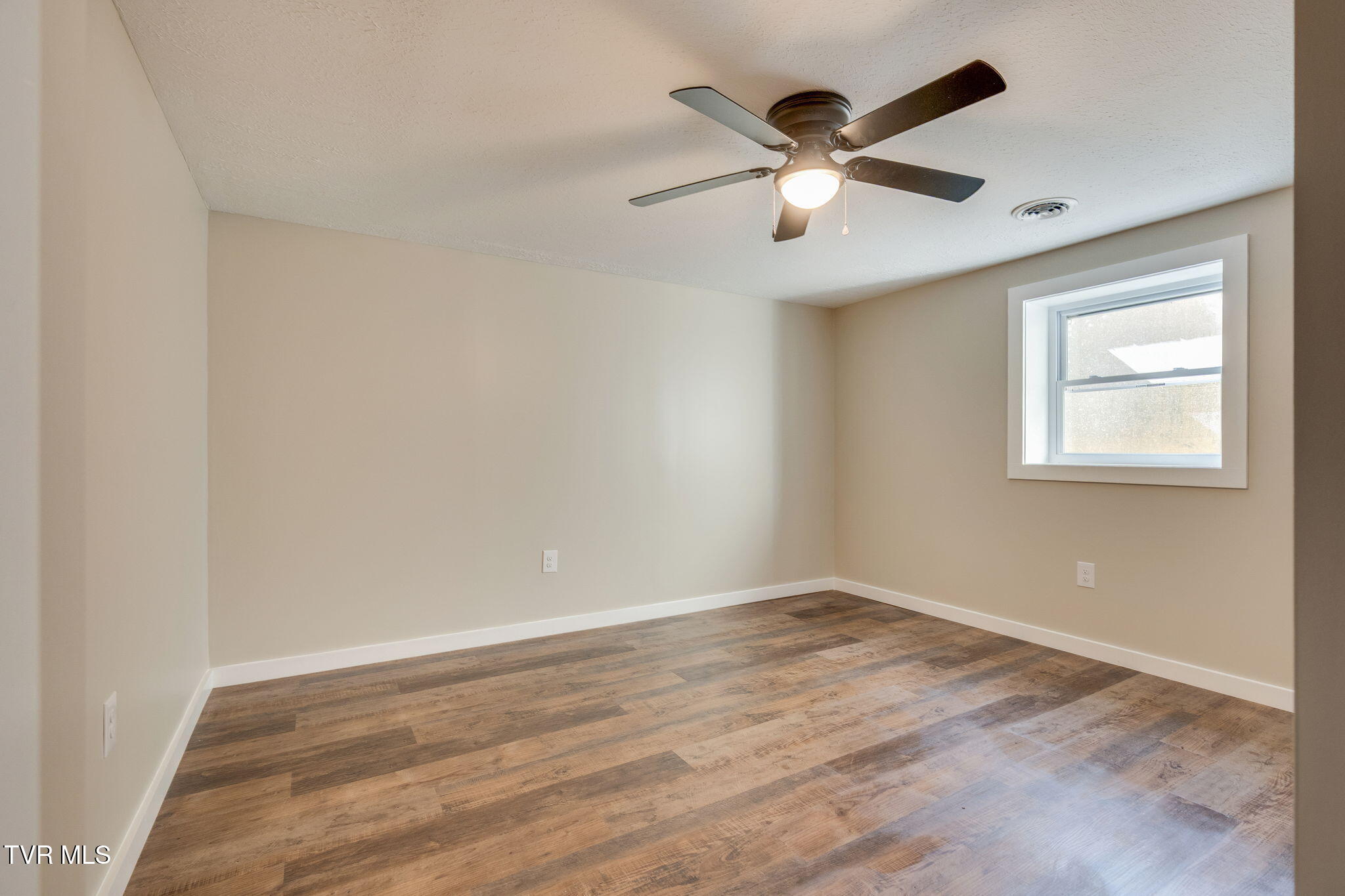512 Hidden Valley Road Kingsport, TN 37663 - Photo 30 of 55 029