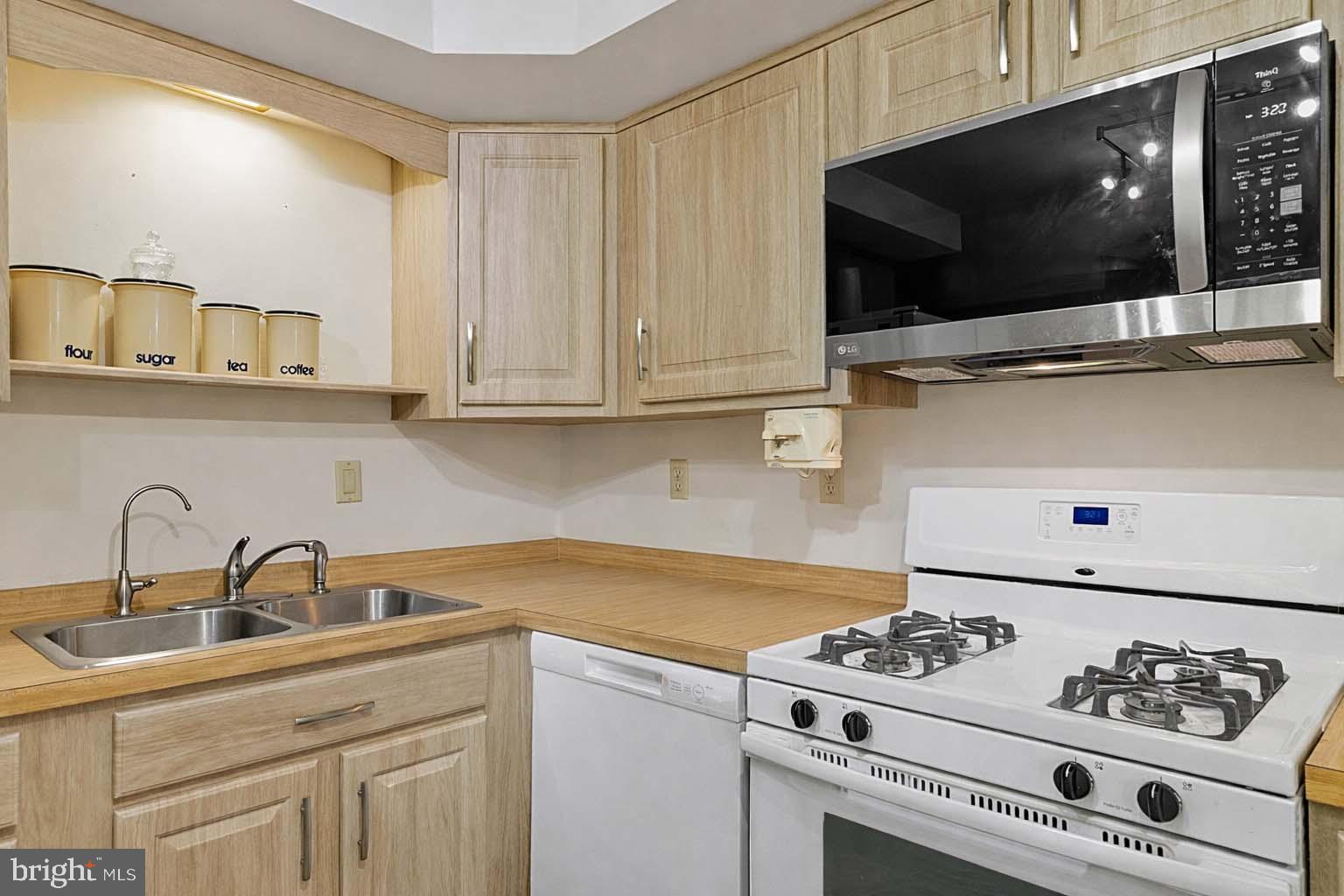 38 North Dupont Road Carneys Point, NJ 08069 - Photo 10 of 29