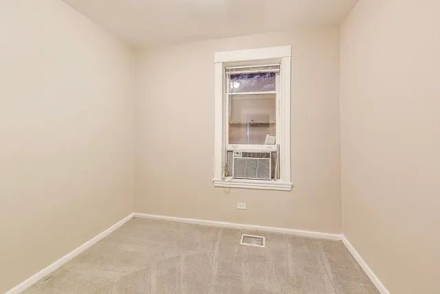 $1,750 | 1131 West Taylor Street, Unit 1R, Chicago, IL 60607