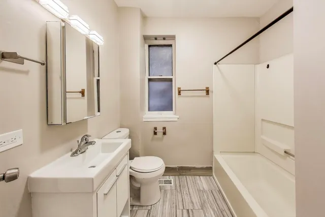 $1,750 | 1131 West Taylor Street, Unit 1R, Chicago, IL 60607