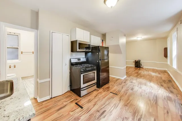 $1,750 | 1131 West Taylor Street, Unit 1R, Chicago, IL 60607