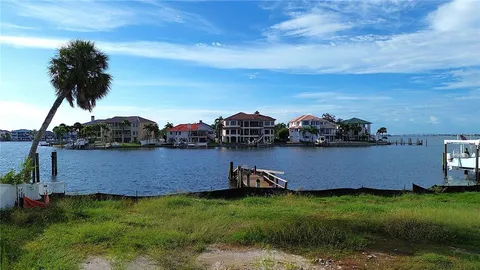$1,290,000 | 2000 Dolphin Boulevard South, St. Petersburg, FL 33707