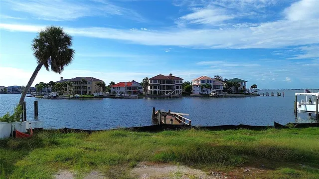 $1,290,000 | 2000 Dolphin Boulevard South, St. Petersburg, FL 33707