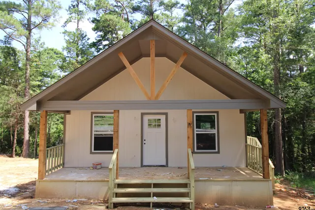 a front view of house with yard