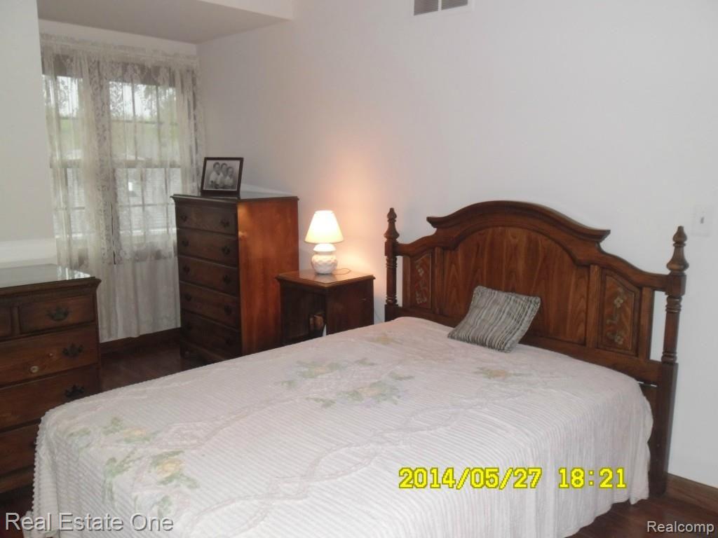 2788 Winter Park Road Rochester, MI 48309 - Photo 36 of 46 SAM_0759.jpg
