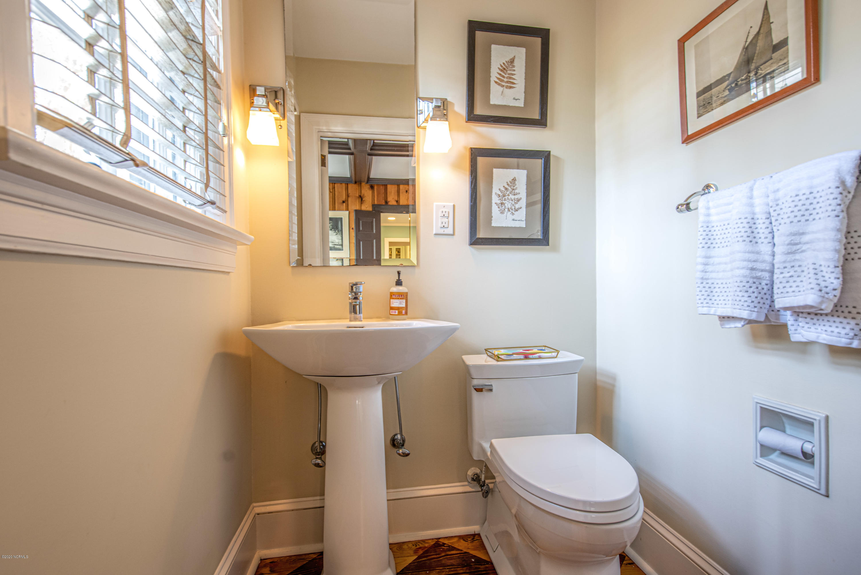 1509 Tryon Road New Bern, NC 28560 - Photo 34 of 43 Half Bathroom