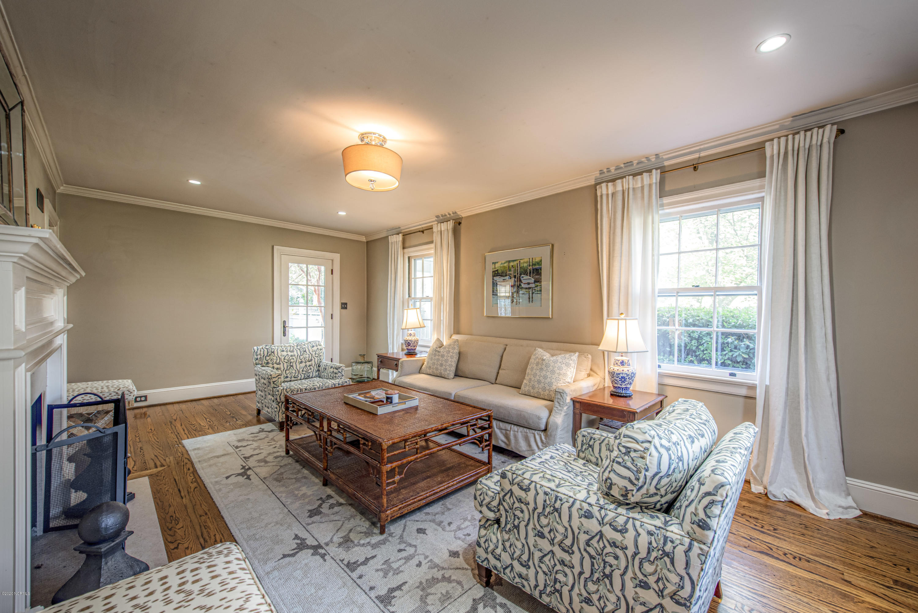1509 Tryon Road New Bern, NC 28560 - Photo 8 of 43 Living Room