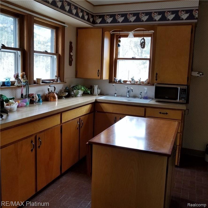2364 North Linden Road Flint, MI 48504 - Photo 10 of 34 20190316_133335.jpg