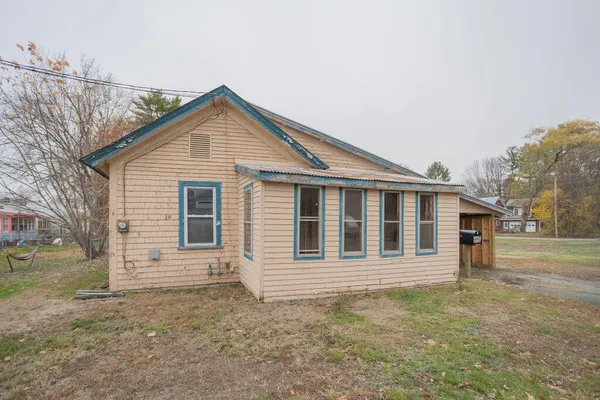 $80,000 | 6 Myrtle Street, Madison, ME 04950