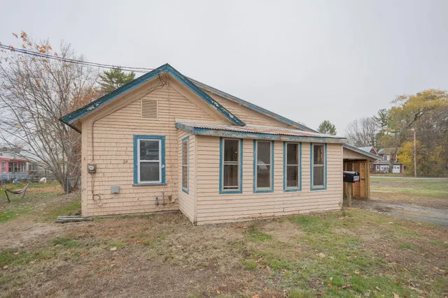 $109,000 | 6 Myrtle Street, Madison, ME 04950