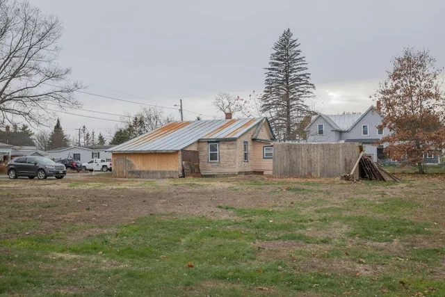 $109,000 | 6 Myrtle Street, Madison, ME 04950
