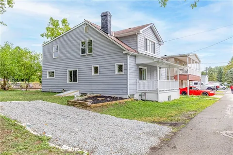a view of a yard in front of a house