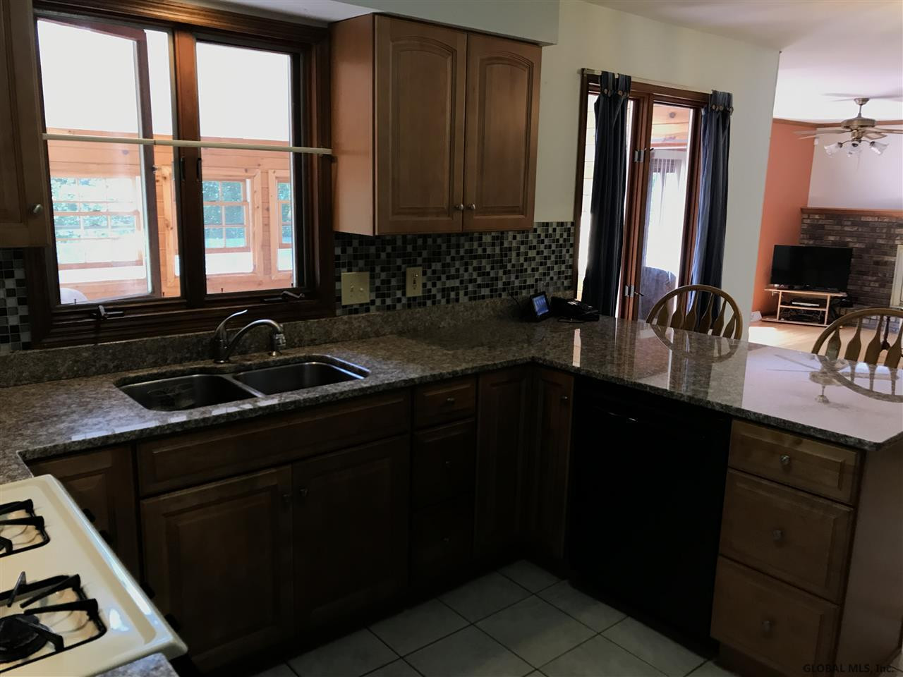 5 Ritannie Court Colonie, NY 12110 - Photo 4 of 25 Photo 4