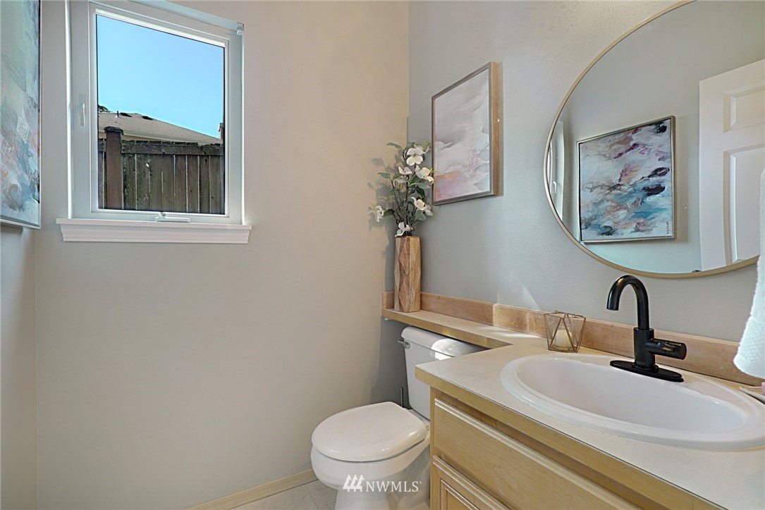 18469 Rainier View Road Southeast Monroe, WA 98272 - Photo 17 of 22 a bathroom with a toilet a sink and mirror
