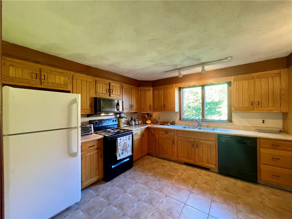 963 Seven Mile Road Cranston, RI 02831 - Photo 9 of 28
