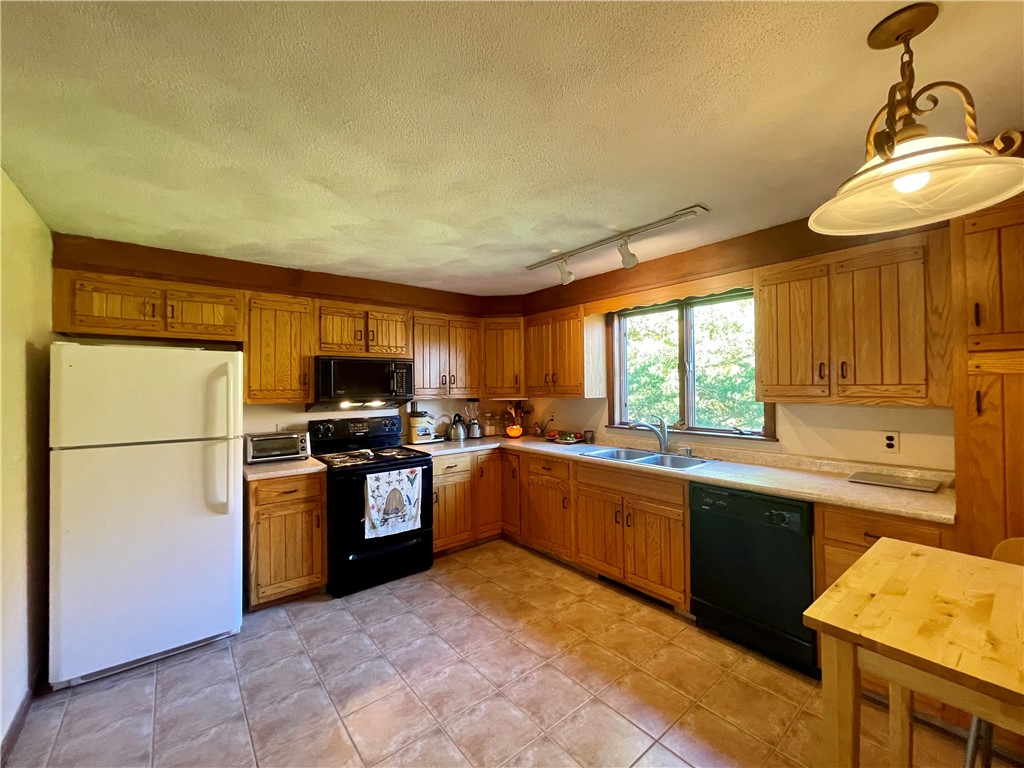 963 Seven Mile Road Cranston, RI 02831 - Photo 10 of 28