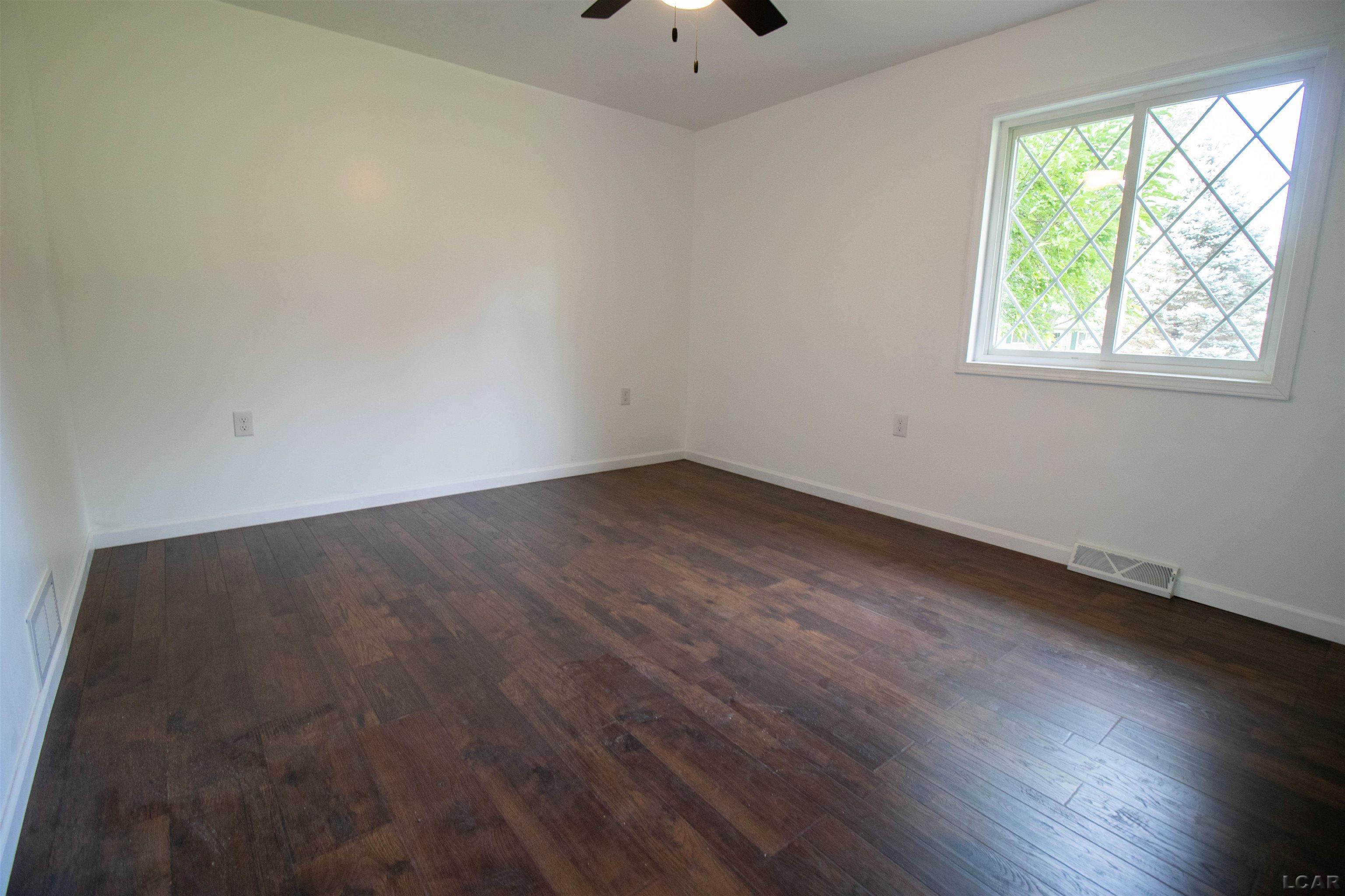 2121 East Carleton Road Adrian, MI 49221 - Photo 34 of 40 50085642-33.JPG
