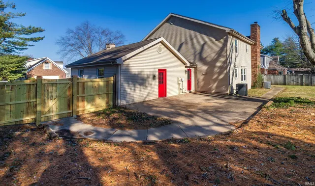 $389,777 | 6301 East Oak Street, Evansville, IN 47715