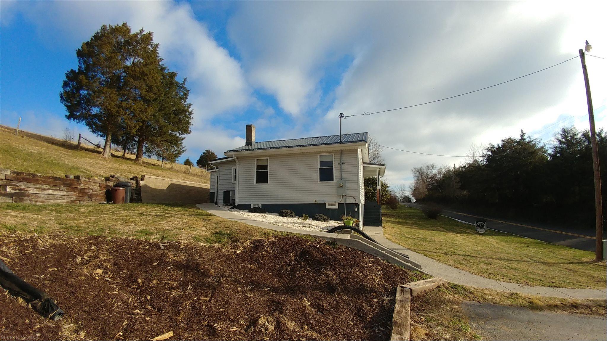 3757 Lead Mine Road Hiwassee, VA 24347 - Photo 2 of 16 Gallery Image 2