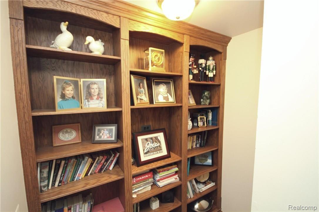1266 Pebble Pointe Drive Rochester, MI 48307 - Photo 44 of 52 1266 120.JPG