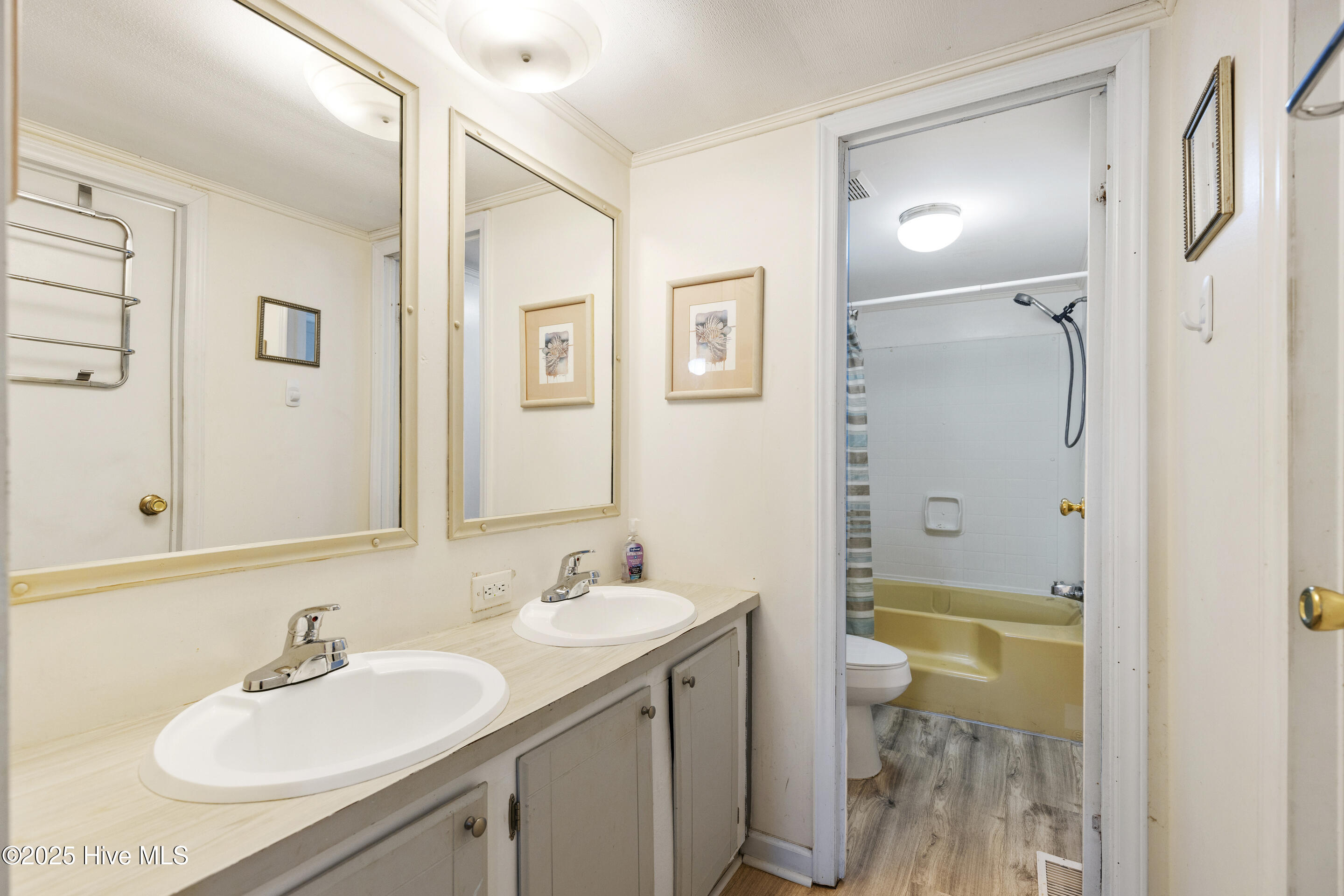 1709 Crane Road Southwest Ocean Isle Beach, NC 28469 - Photo 31 of 47 Dual Vanities