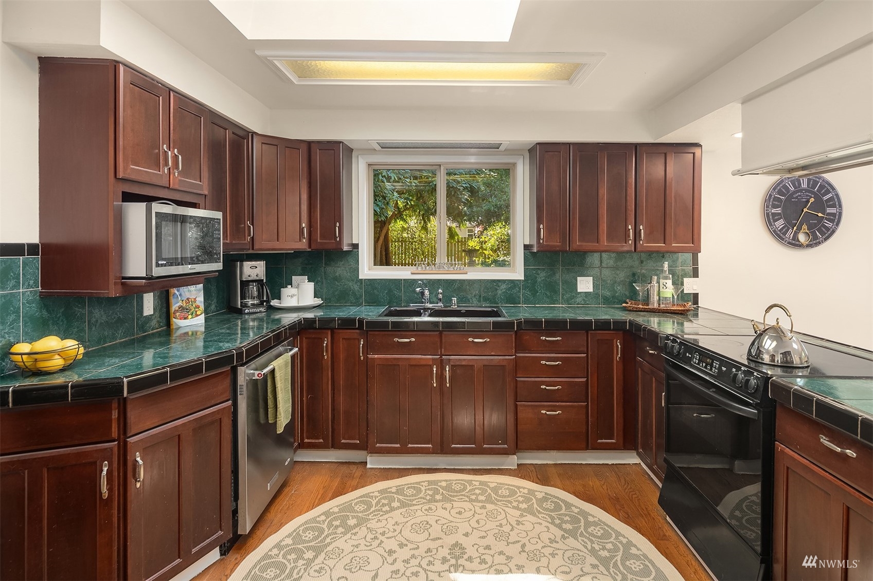 8118 185th Street Southwest Edmonds, WA 98026 - Photo 11 of 31 Gallery Image 11