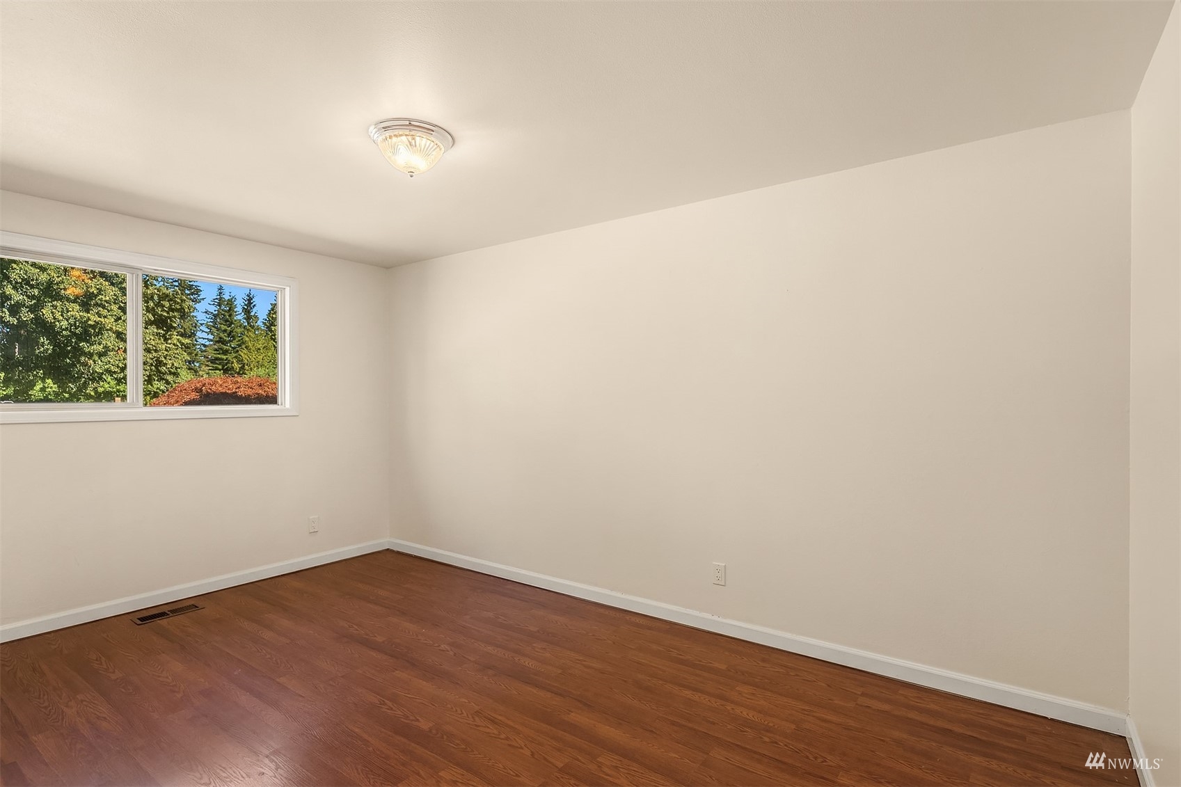 8118 185th Street Southwest Edmonds, WA 98026 - Photo 21 of 31 Gallery Image 21