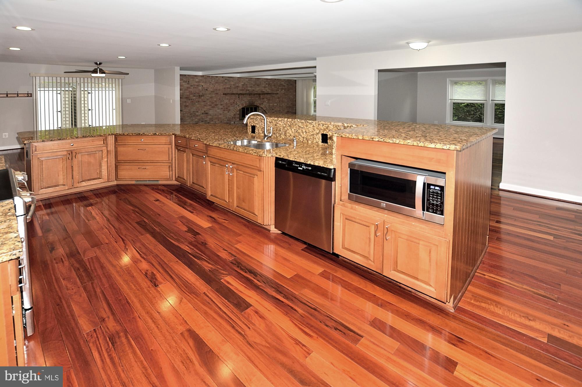 5029 Pheasant Ridge Road Fairfax, VA 22030 - Photo 8 of 40 Gallery Image 8