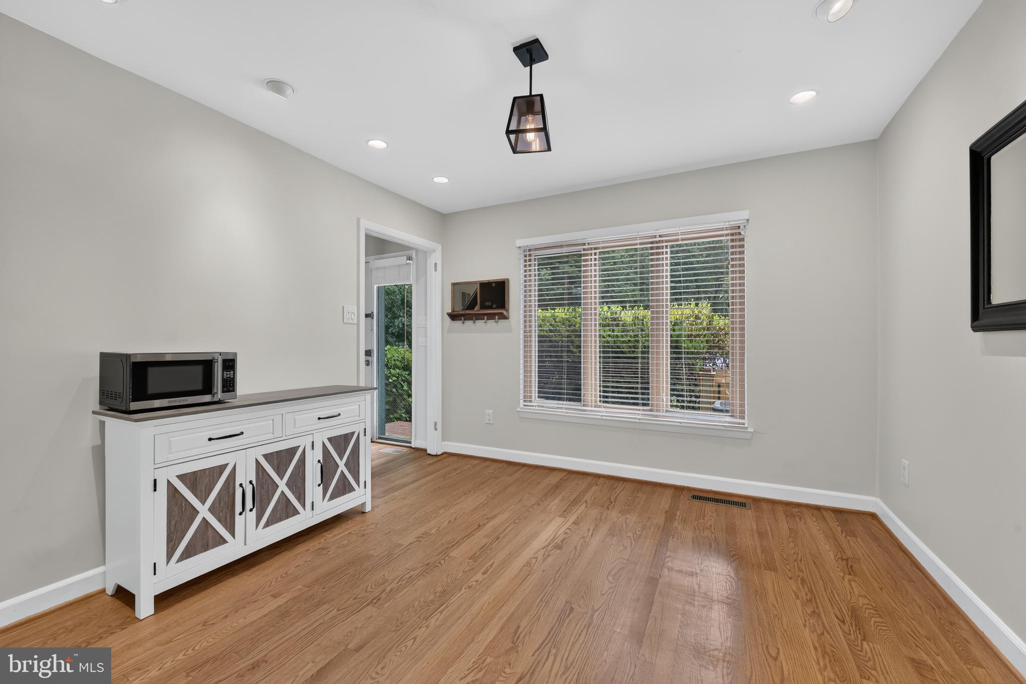 2031 Sarazen Place Reston, VA 20191 - Photo 10 of 27 Breakfast Room or Family Room Off Kitchen