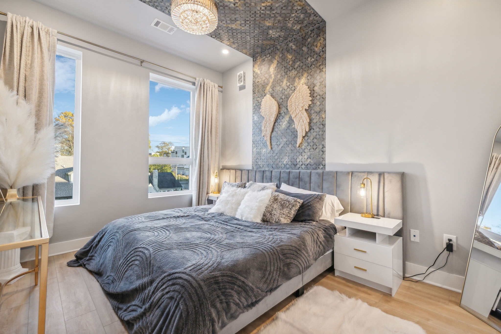 1310 Lischey Avenue, Unit 306 Nashville, TN 37207 - Photo 23 of 58 a bedroom with a bed and a large window