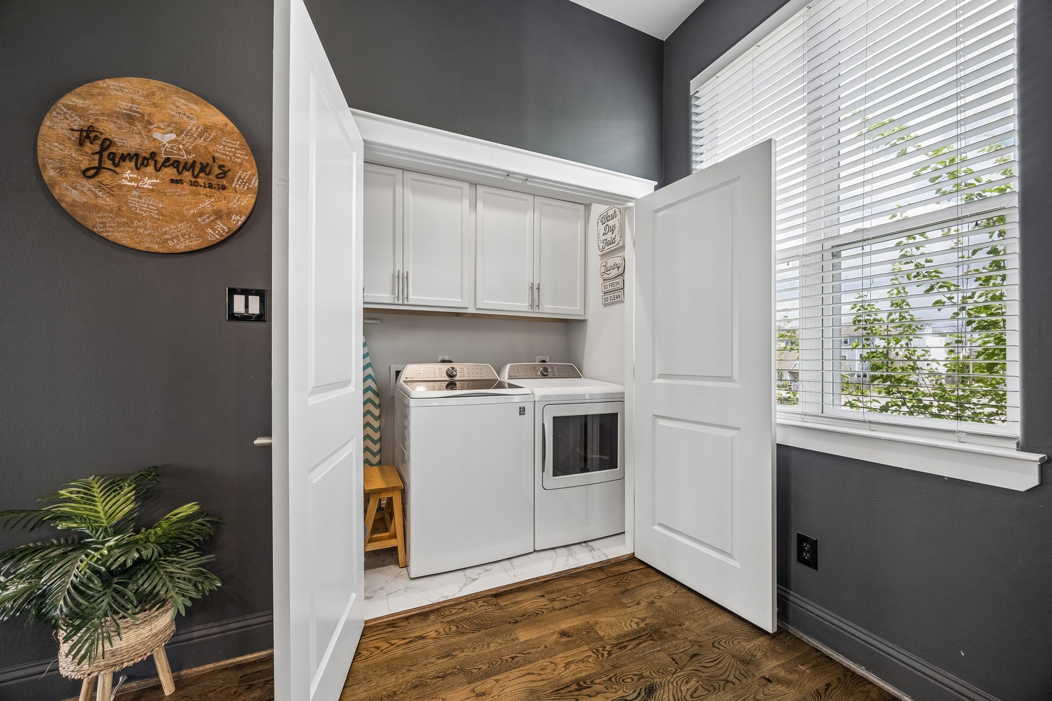 624 East 28th Street Houston, TX 77008 - Photo 11 of 34 Convenient utility closet with side-by-side washer and dryer located on the main living level.