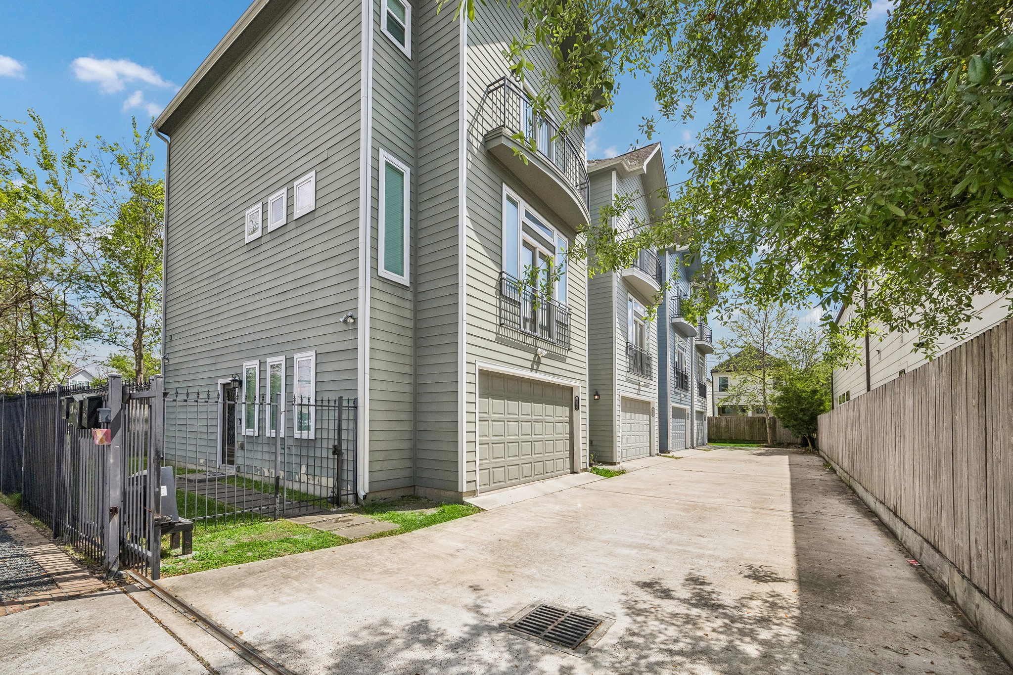 624 East 28th Street Houston, TX 77008 - Photo 2 of 34 a view of a house with a small yard and wooden fence