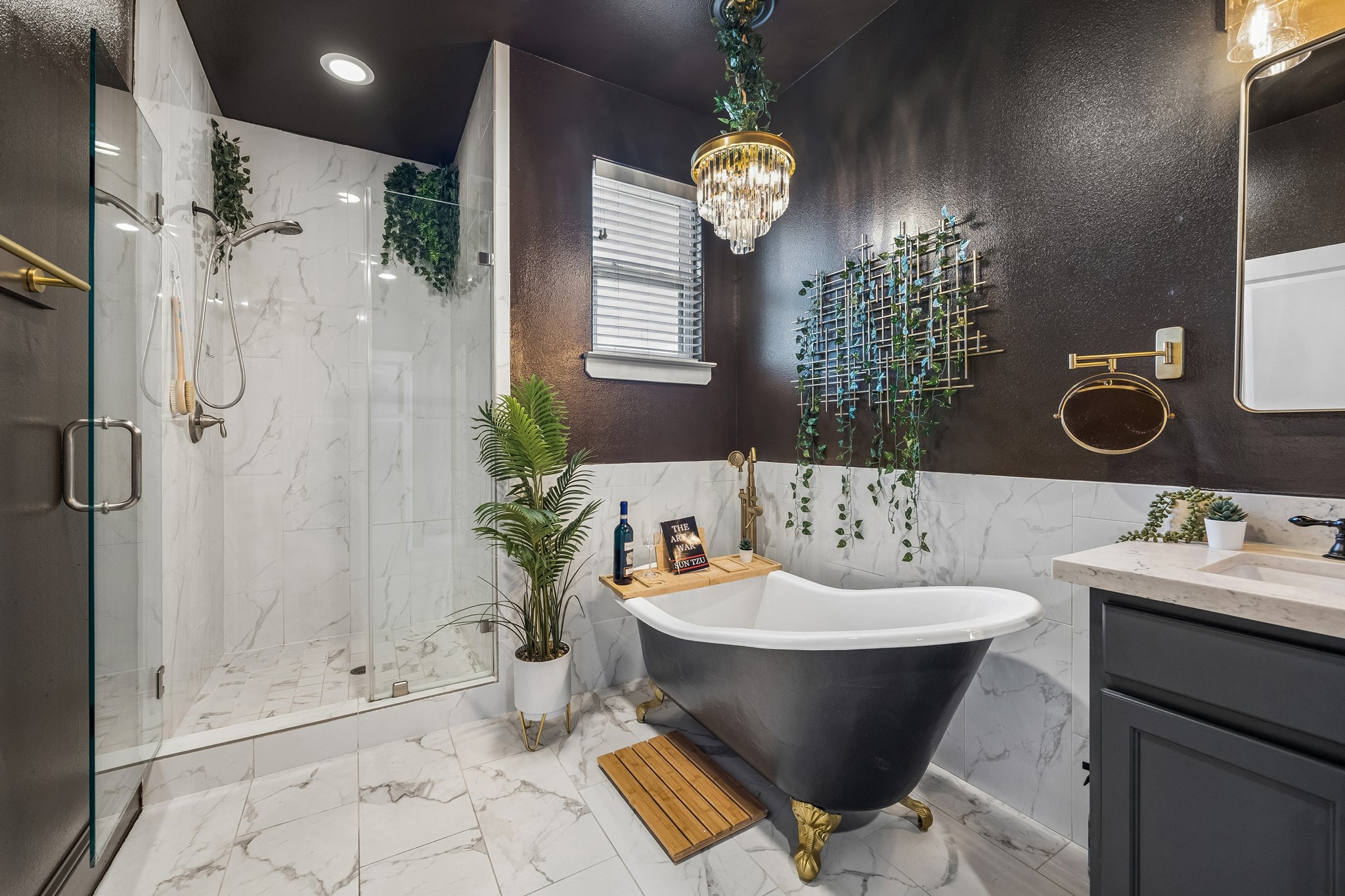 624 East 28th Street Houston, TX 77008 - Photo 23 of 34 Cast-iron soaking tub and separate walk-in shower create a spa-like setting within the primary bath.