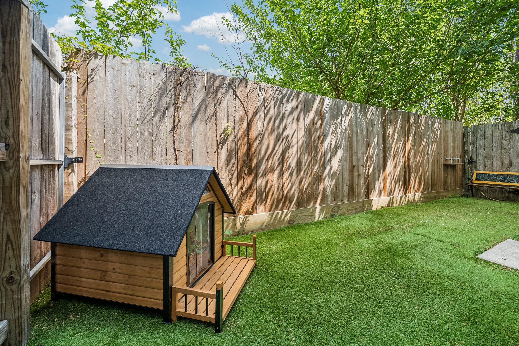 624 East 28th Street Houston, TX 77008 - Photo 5 of 34 Turfed backyard offering a low-maintenance outdoor space for pets, play, or everyday enjoyment.