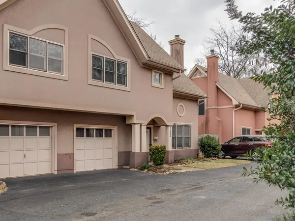 $2,000 | 1986 East End Drive, Unit 52, Memphis, TN 38104