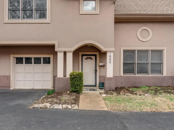 $2,000 | 1986 East End Drive, Unit 52, Memphis, TN 38104