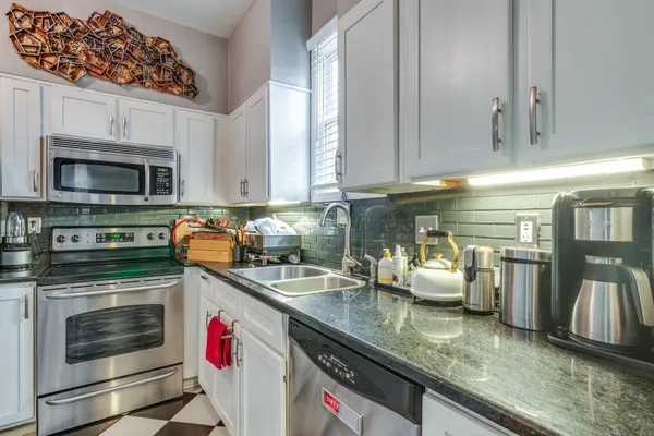 $2,000 | 1986 East End Drive, Unit 52, Memphis, TN 38104