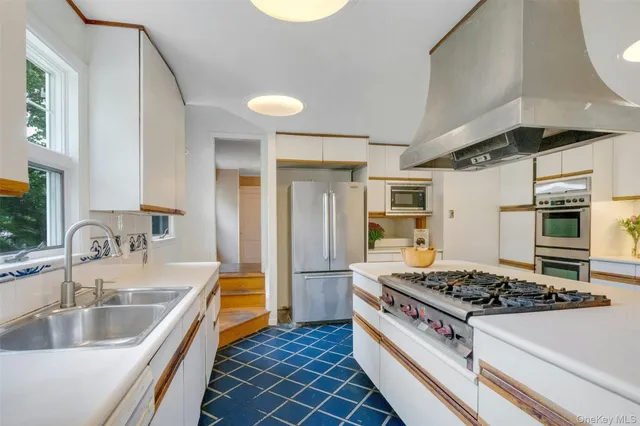 $1,748,000 | 145 Cliff Avenue, Pelham, NY 10803