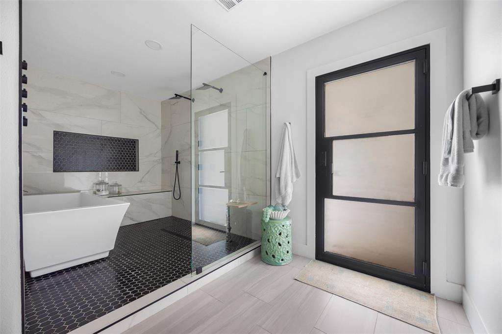 4708 Forest Bend Road Dallas, TX 75244 - Photo 13 of 30 Primary Bath