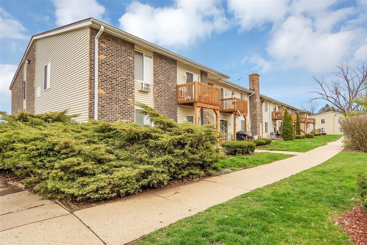 2700 Light Road, Unit 208 Oswego, IL 60543 - Photo 1 of 30 Gallery Image 1