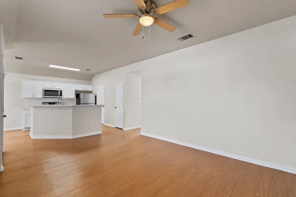 $1,250 | 3301 El Salido Parkway, Unit 621, Cedar Park, TX 78613