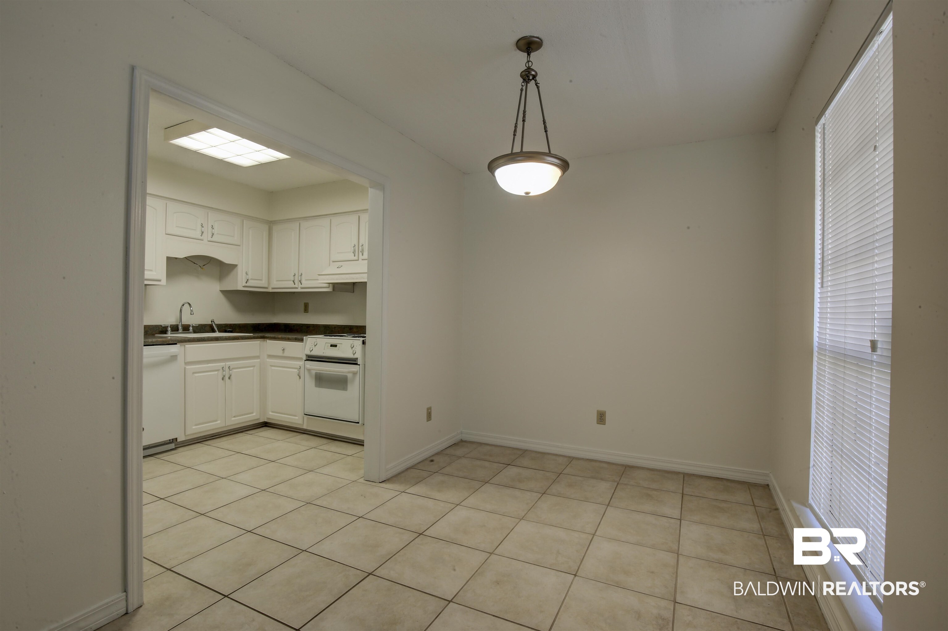 207 South Mobile Street, Unit 211 Fairhope, AL 36532 - Photo 4 of 8