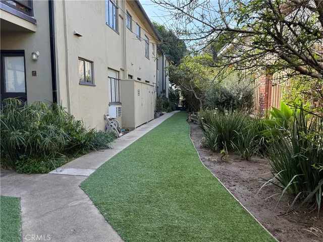 a view of back yard of the house
