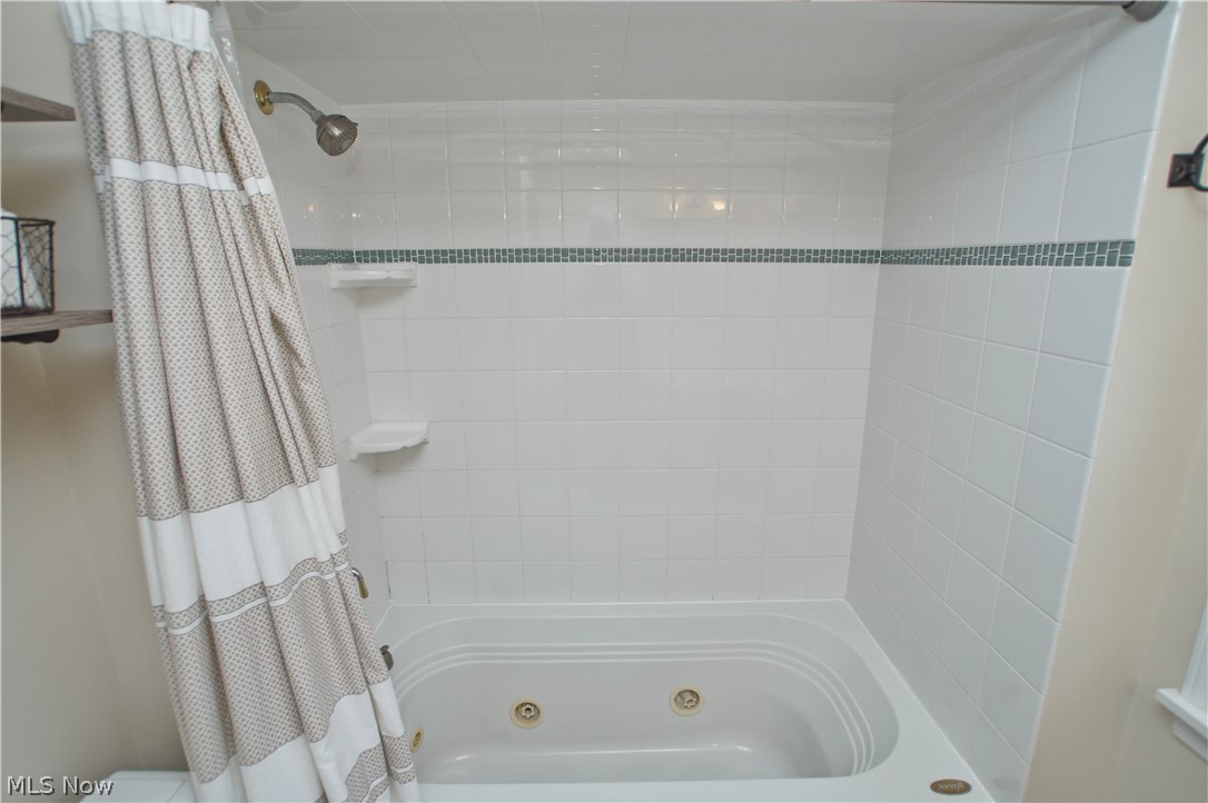 5207 Spencer Road Cleveland, OH 44124 - Photo 16 of 24 Gallery Image 16