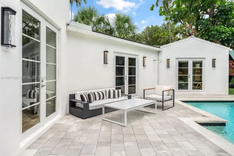 $6,799,000 | 2887 Pine Tree Drive, Miami Beach, FL 33140
