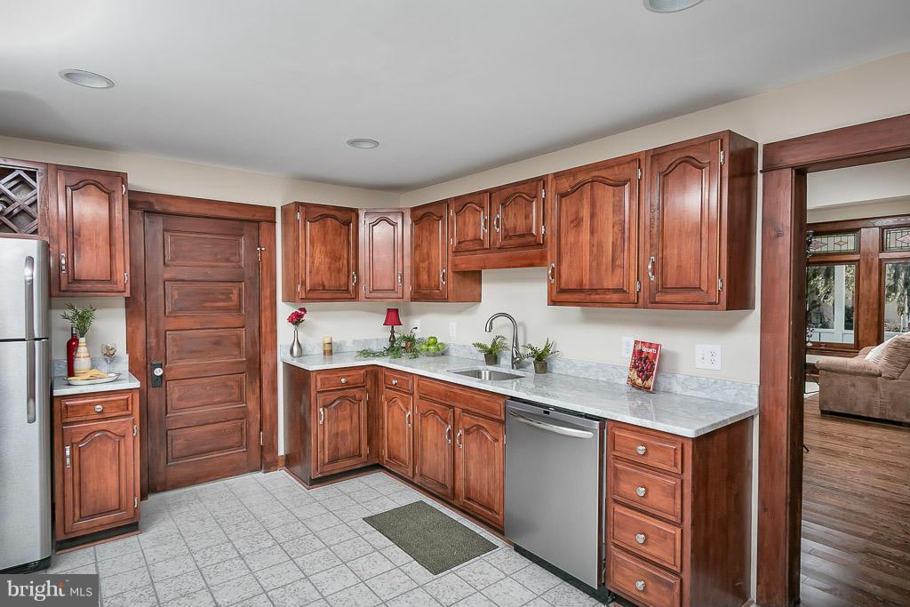 4400 Raspe Avenue Baltimore, MD 21206 - Photo 2 of 30 Huge Chef's Kitchen!